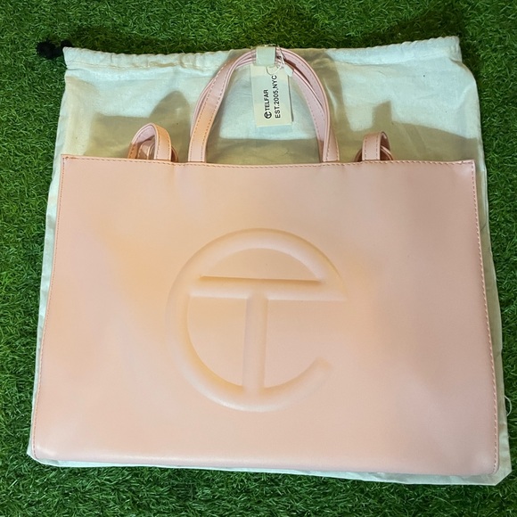 The iconic Unisex Shopping Bag is an Everyday bag for Everyone - Picture 3 of 5